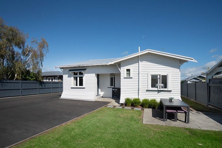 Photo of property in 21 Burns Avenue, Takaro, Palmerston North, 4412