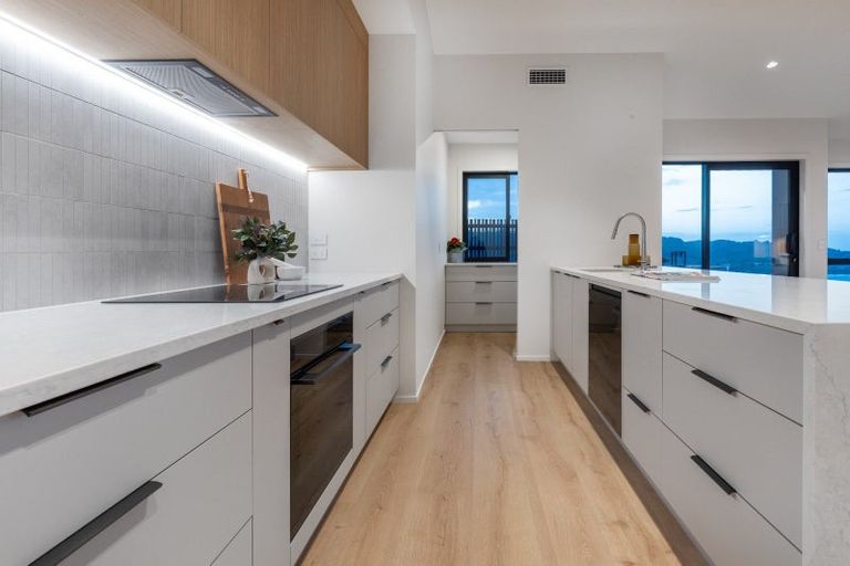 Photo of property in 6 Okupe Grove, Aotea, Porirua, 5024