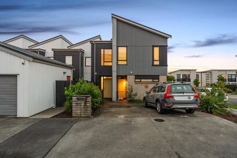 Photo of property in 16 Malcolm Calder Road, Hobsonville, Auckland, 0616
