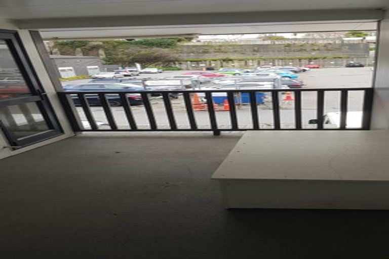 Photo of property in 8 Torrens Terrace, Mount Cook, Wellington, 6011