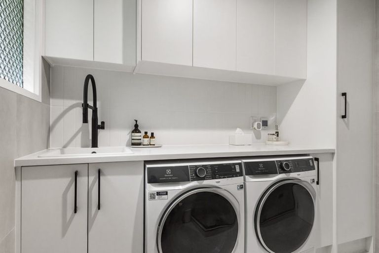 Photo of property in 2/35a Rangatira Road, Beach Haven, Auckland, 0626