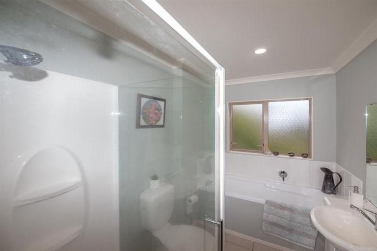 Photo of property in 50 Erlestoke Crescent, Churton Park, Wellington, 6037