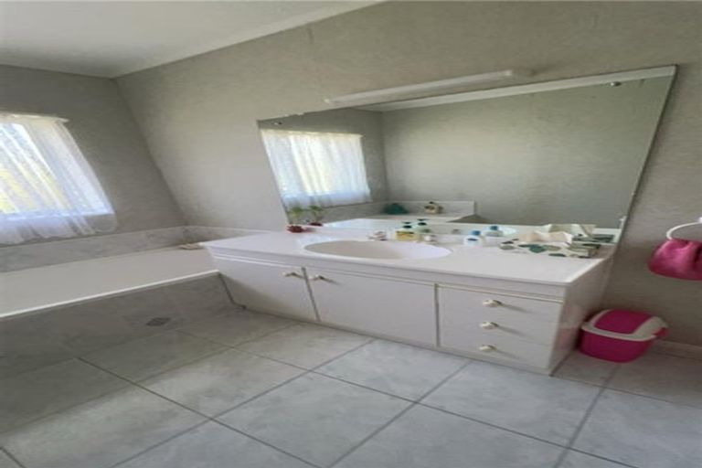 Photo of property in 123 Golfland Drive, Golflands, Auckland, 2013