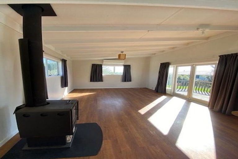 Photo of property in 1364 Whangaparaoa Road, Army Bay, Whangaparaoa, 0930