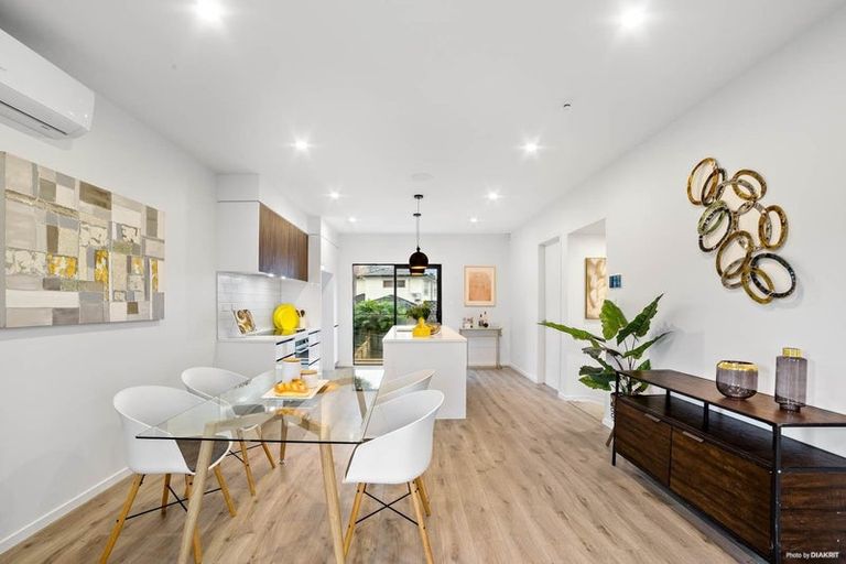 Photo of property in 6/105 Hobsonville Road, West Harbour, Auckland, 0618