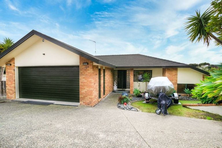 Photo of property in 35 Vermeer Place, West Harbour, Auckland, 0618