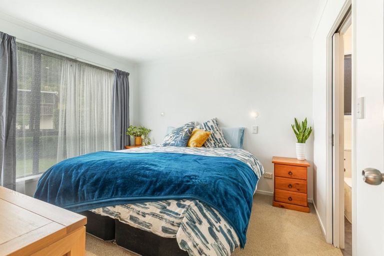 Photo of property in 24 Donald Place, Stillwater, Silverdale, 0993