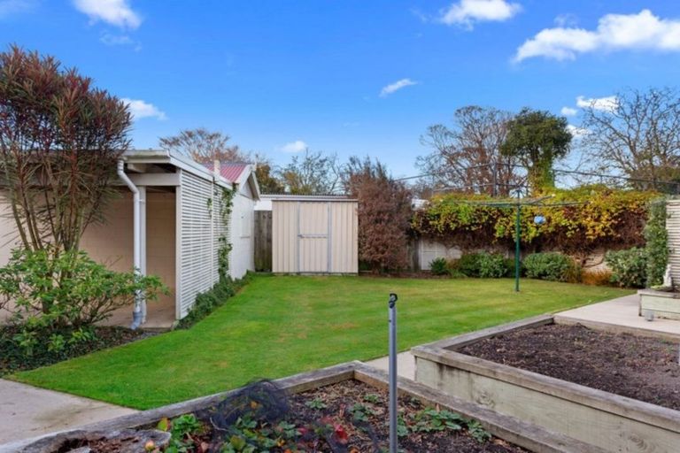 Photo of property in 2 Hudson Street, Bryndwr, Christchurch, 8053