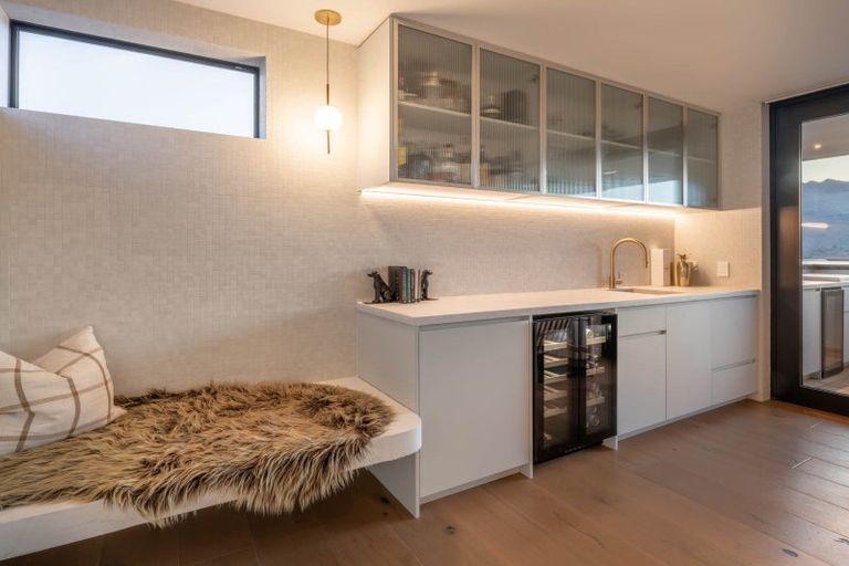 Photo of property in 34 Minaret Ridge, Wanaka, 9305