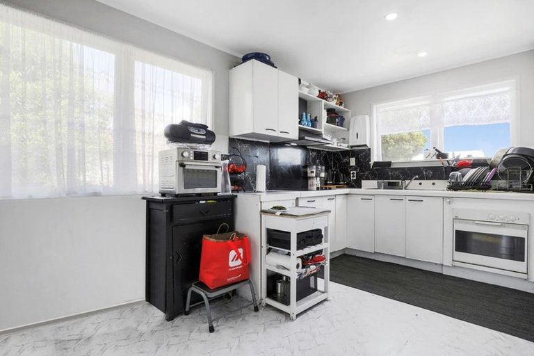 Photo of property in 311 Roscommon Road, Clendon Park, Auckland, 2103