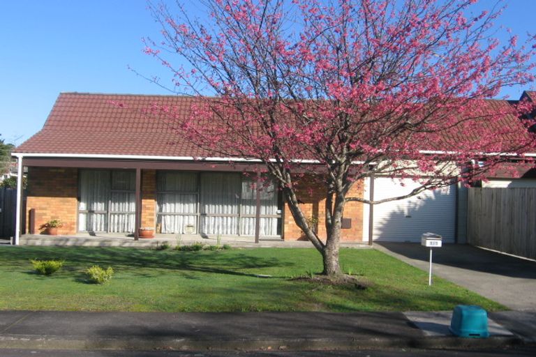 Photo of property in 1/1 Dalkeith Place, Opaheke, Papakura, 2113