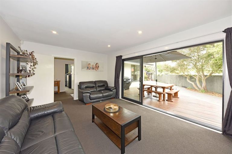 Photo of property in 21 Barnes Road, Redwood, Christchurch, 8051