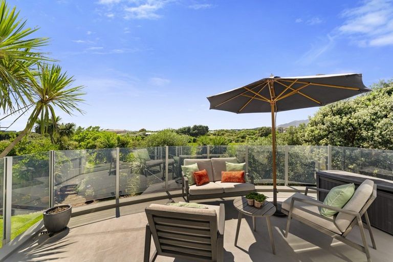 Photo of property in 155 Field Way, Waikanae Beach, Waikanae, 5036