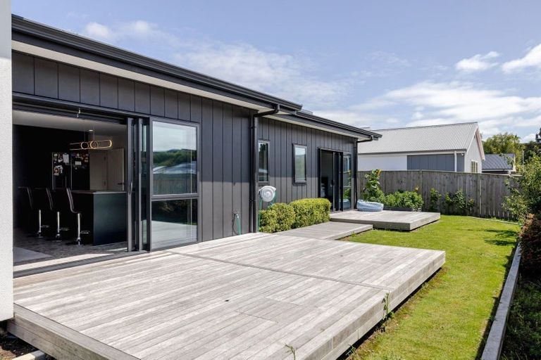 Photo of property in 77 Freedom Drive, Kelvin Grove, Palmerston North, 4414