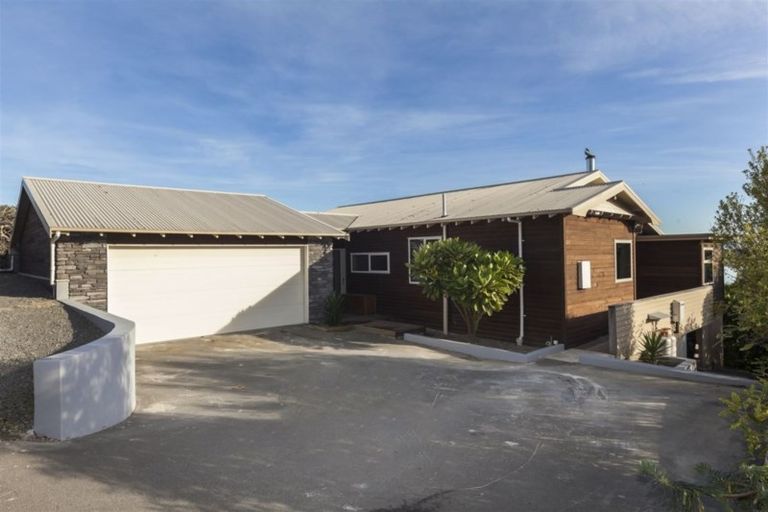 Photo of property in 32 The Brae, Mount Pleasant, Christchurch, 8081