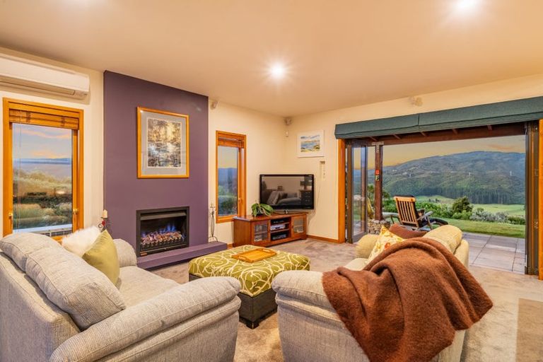 Photo of property in 58 Mt Marua Way, Timberlea, Upper Hutt, 5018