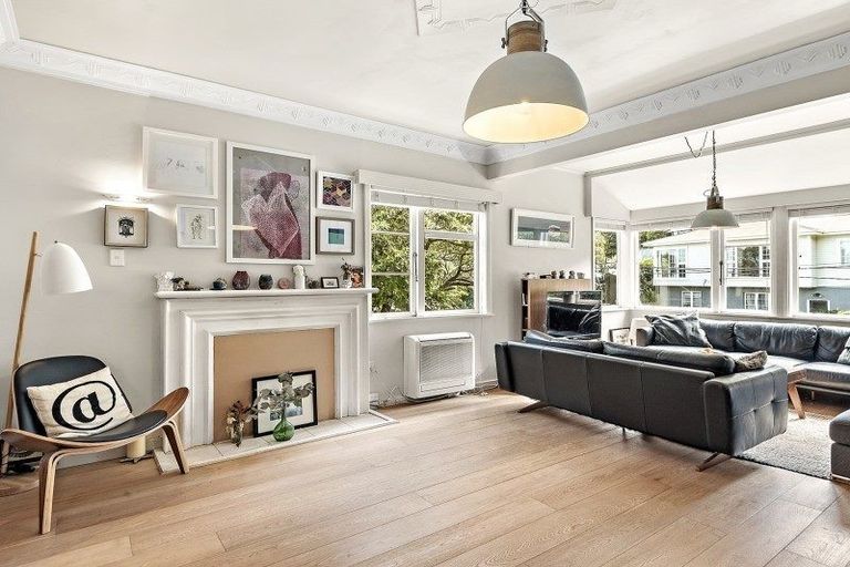 Photo of property in 100 Barnard Street, Wadestown, Wellington, 6012