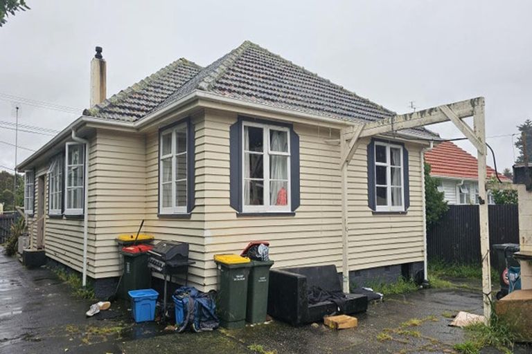 Photo of property in 185 Egmont Street, Patea, 4520