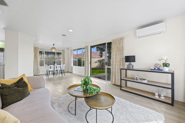 Photo of property in 14 Fernbrook Close, Burswood, Auckland, 2013