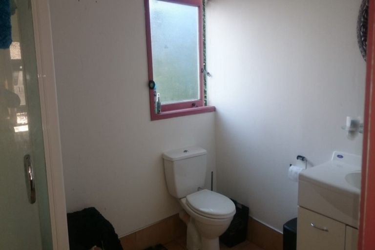 Photo of property in 1 Malters Place, Browns Bay, Auckland, 0630