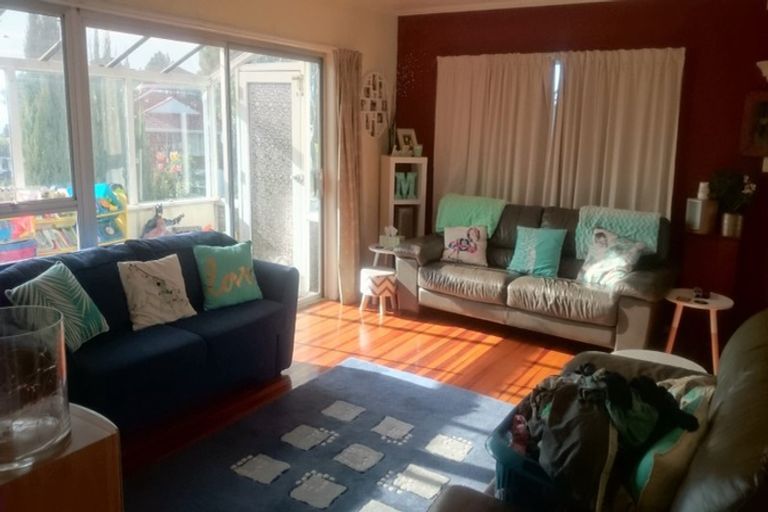 Photo of property in 1 Malters Place, Browns Bay, Auckland, 0630