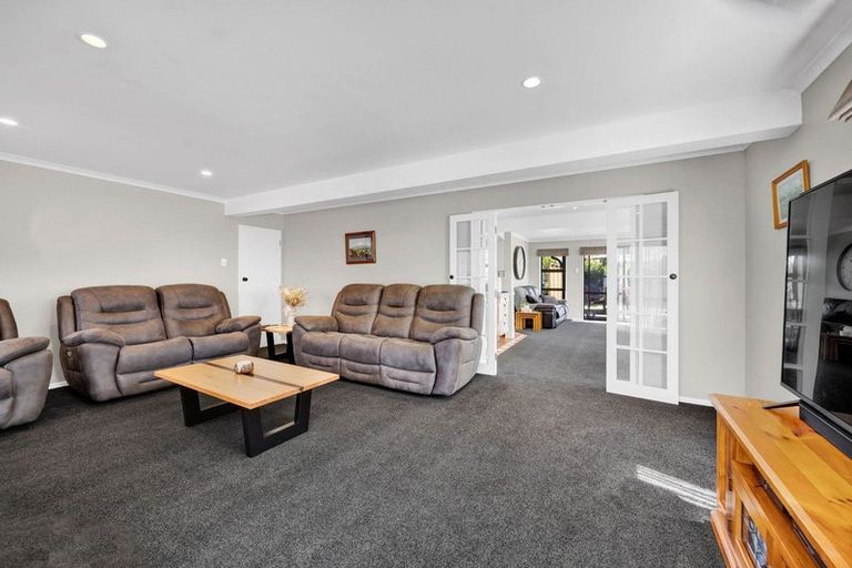 Photo of property in 9 County Drive, Hawera, 4610