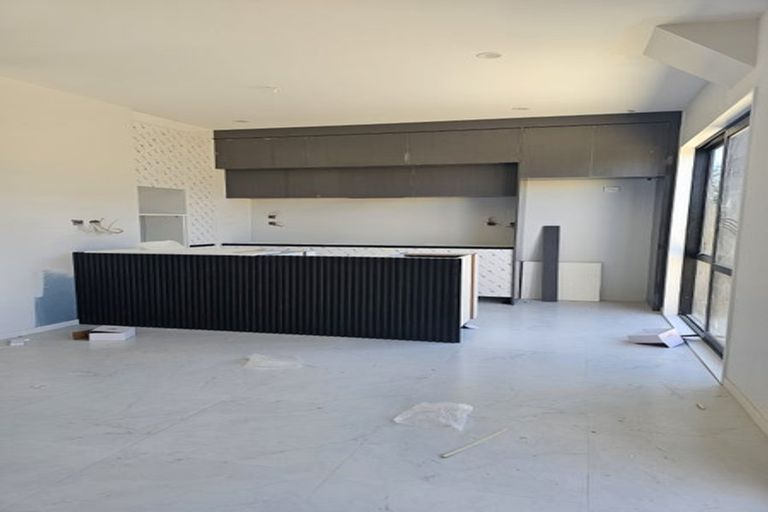 Photo of property in 52c Hutchinsons Road, Bucklands Beach, Auckland, 2014