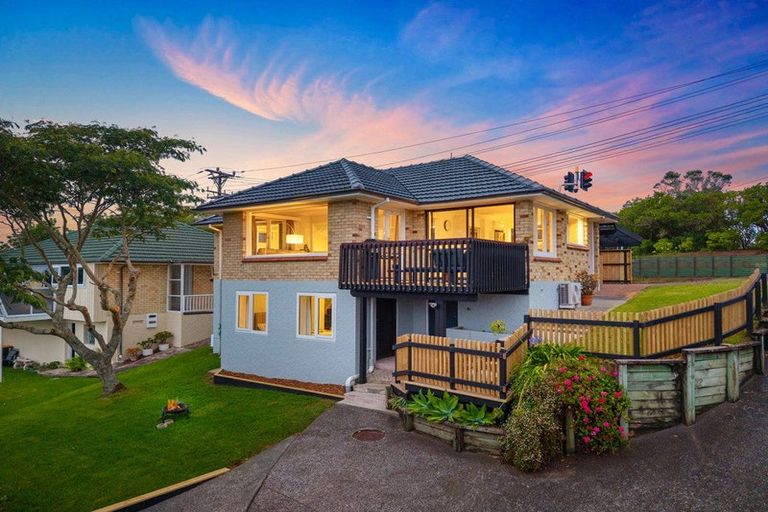 Photo of property in 1/177 Glenfield Road, Hillcrest, Auckland, 0627