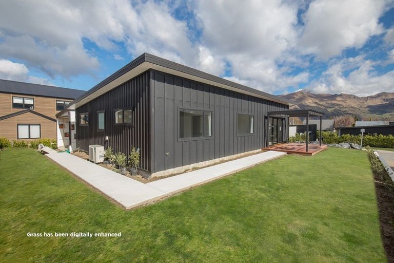 Photo of property in 6 Kapuka Lane, Wanaka, 9305