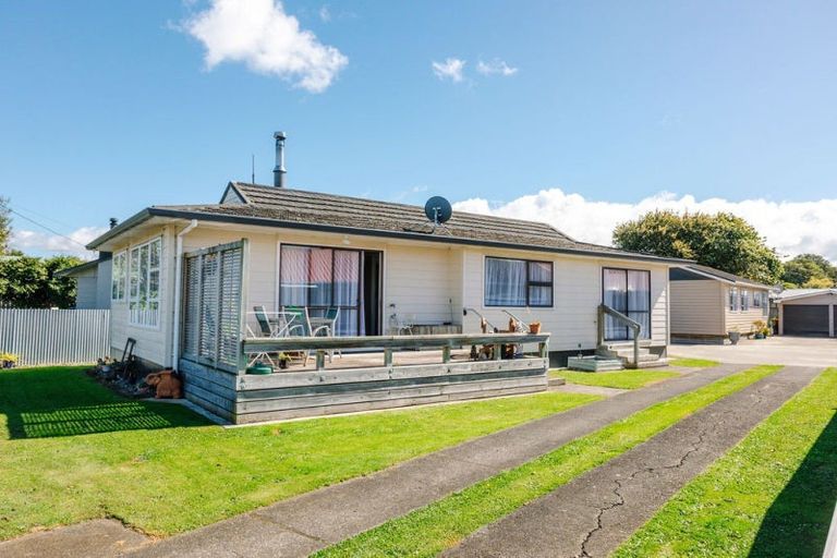 Photo of property in 17 Burns Street, Dannevirke, 4930