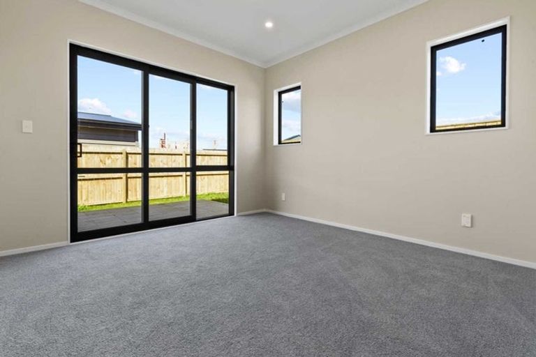 Photo of property in 3 Poutawa Lane, Clarks Beach, 2122