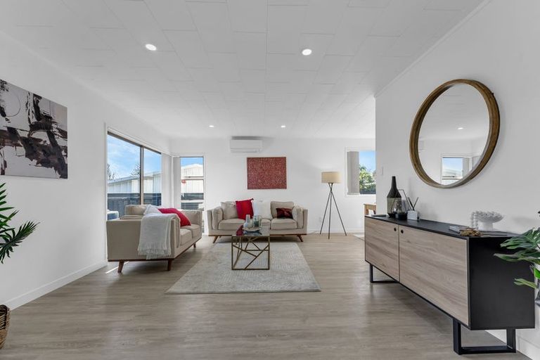 Photo of property in 3 Kendall Court, Wattle Downs, Auckland, 2103