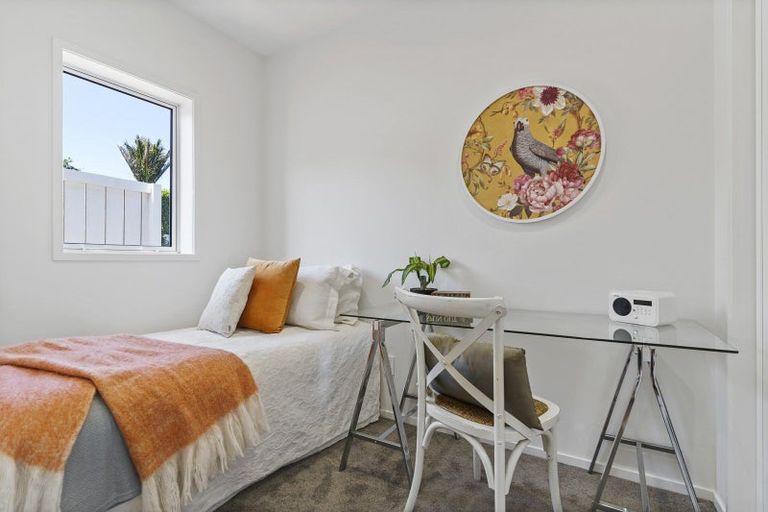 Photo of property in 16 Paisley Street, Mellons Bay, Auckland, 2014