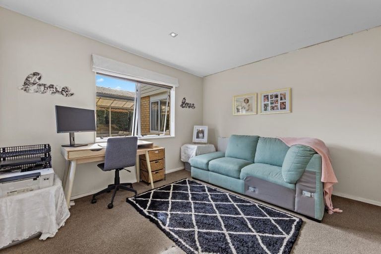 Photo of property in 16 Chippewa Place, Conifer Grove, Takanini, 2112