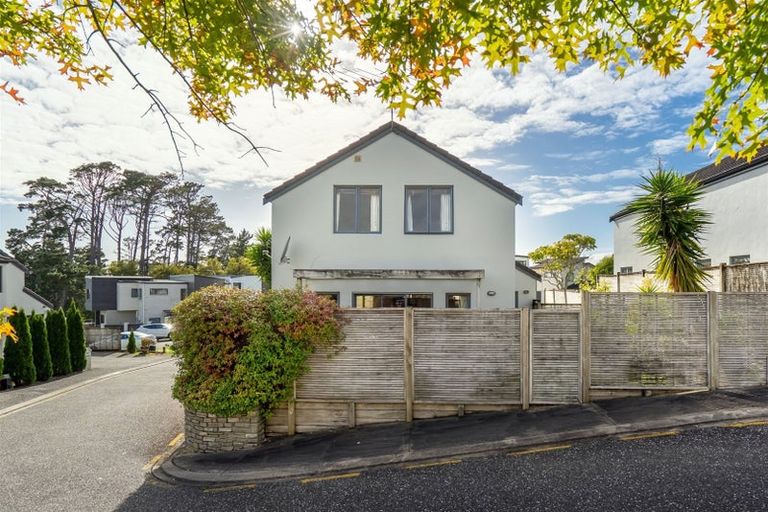 Photo of property in 4/48 Schnapper Rock Road, Schnapper Rock, Auckland, 0632