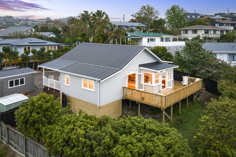 Photo of property in 24 Jean Place, Stanmore Bay, Whangaparaoa, 0932