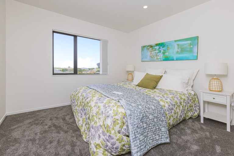 Photo of property in 2 Awaiti Way, Orewa, 0931