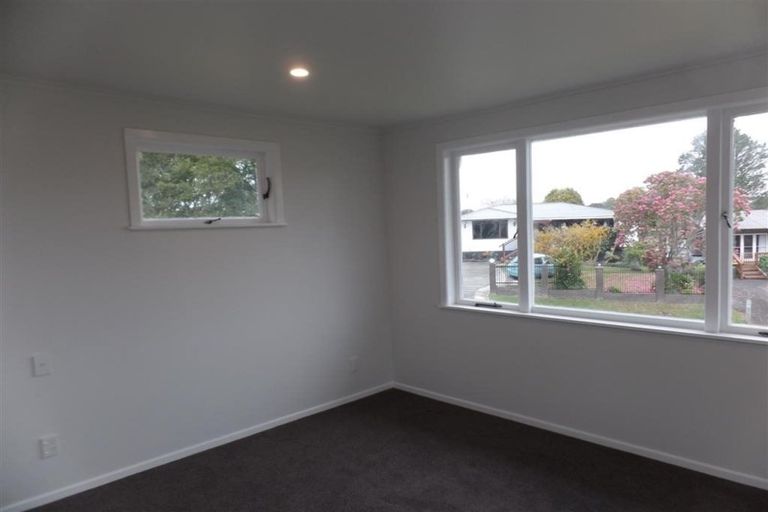 Photo of property in 16 Trojan Crescent, New Lynn, Auckland, 0600