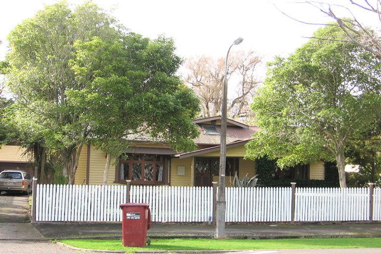 Photo of property in 23 Union Street, Hokowhitu, Palmerston North, 4410