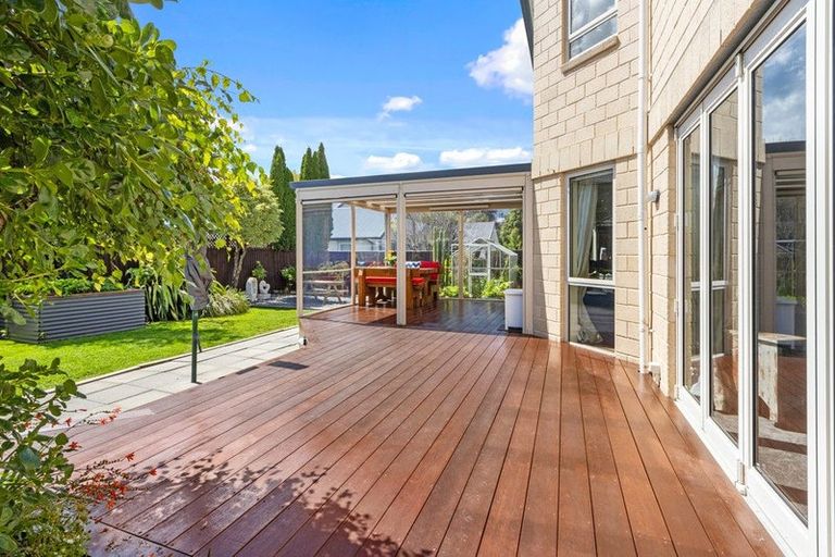 Photo of property in 137 Centaurus Road, Saint Martins, Christchurch, 8022