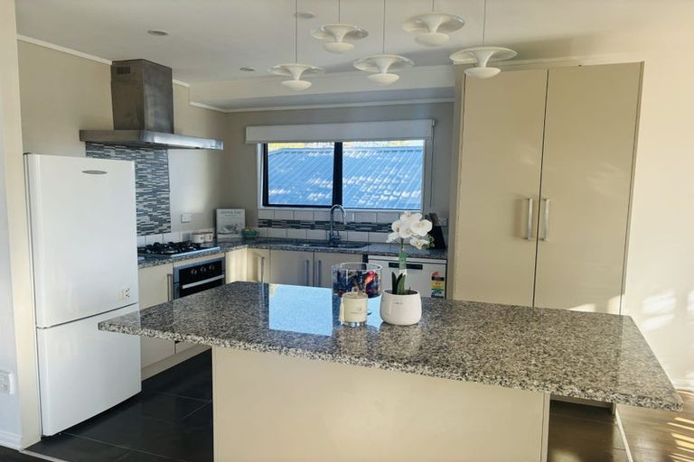 Photo of property in 2/16 Caribbean Drive, Unsworth Heights, Auckland, 0632