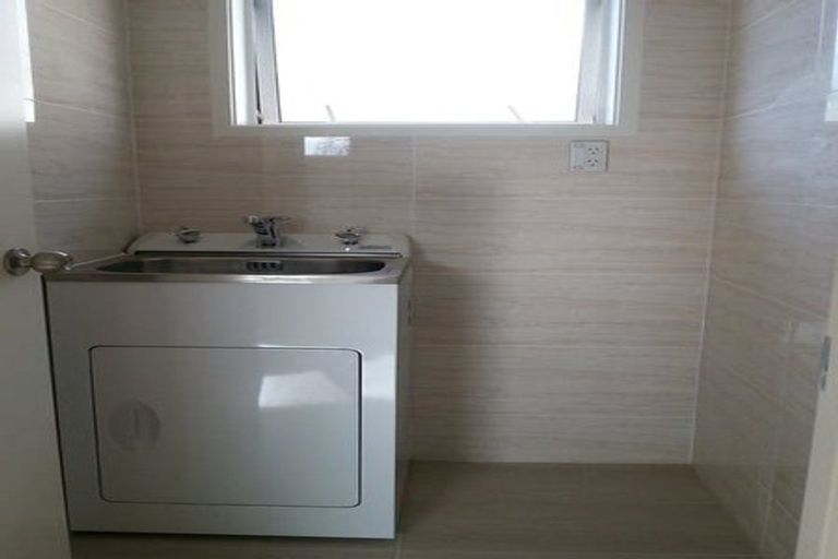 Photo of property in 104 Bleakhouse Road, Mellons Bay, Auckland, 2014