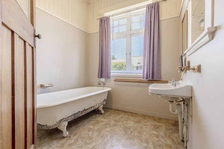 Photo of property in 1 Windsor Street, Dannevirke, 4930