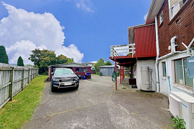 Photo of property in 12 Rathgar Road, Henderson, Auckland, 0610