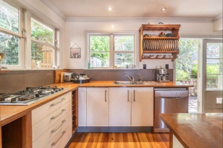 Photo of property in 121 Wainuiomata Road, Wainuiomata, Lower Hutt, 5014