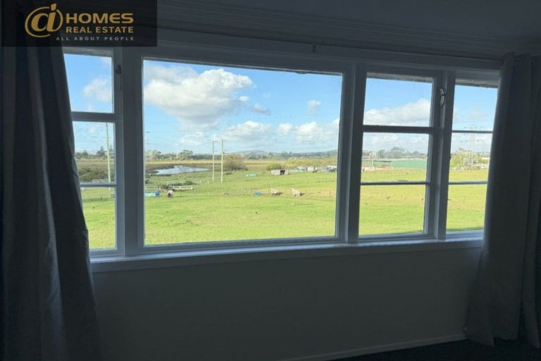 Photo of property in 3/237 Hepburn Road, Glendene, Auckland, 0602