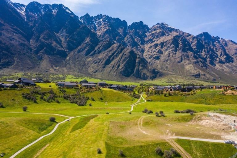 Photo of property in 14b Kinross Lane, Jacks Point, Queenstown, 9371