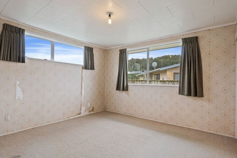 Photo of property in 106 Gemstone Drive, Birchville, Upper Hutt, 5018