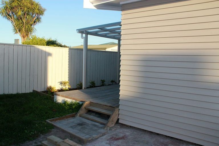 Photo of property in 3 Glen Marine Parade, Glendene, Auckland, 0602