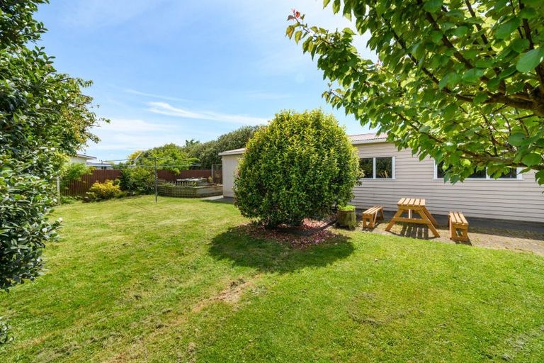 Photo of property in 32 Cedar Crescent, Feilding, 4702